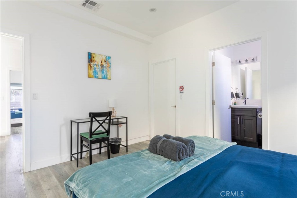 1340 N Kenmore