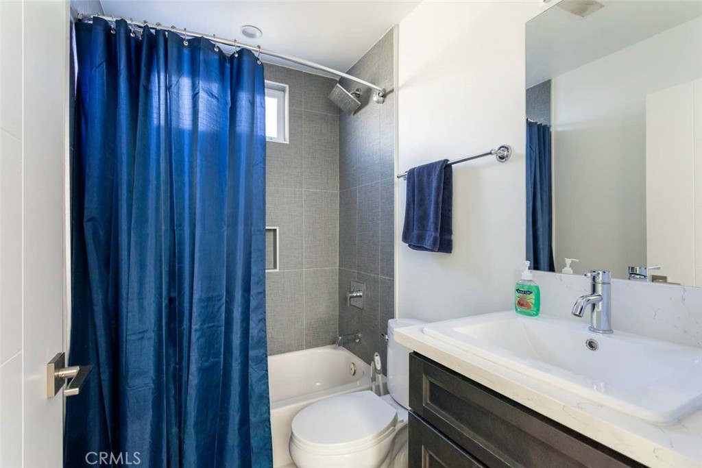 1340 N Kenmore
