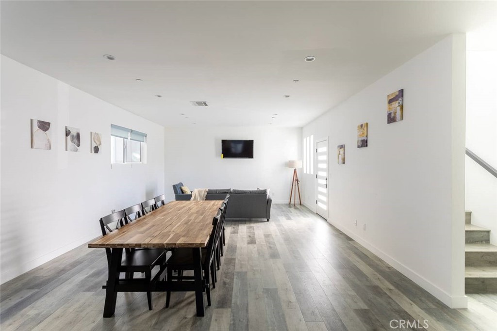 1340 N Kenmore