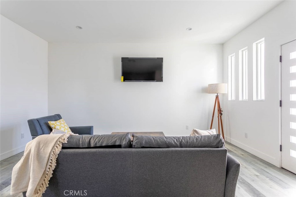 1340 N Kenmore