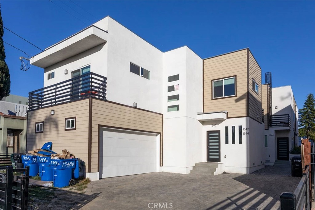 1340 N Kenmore