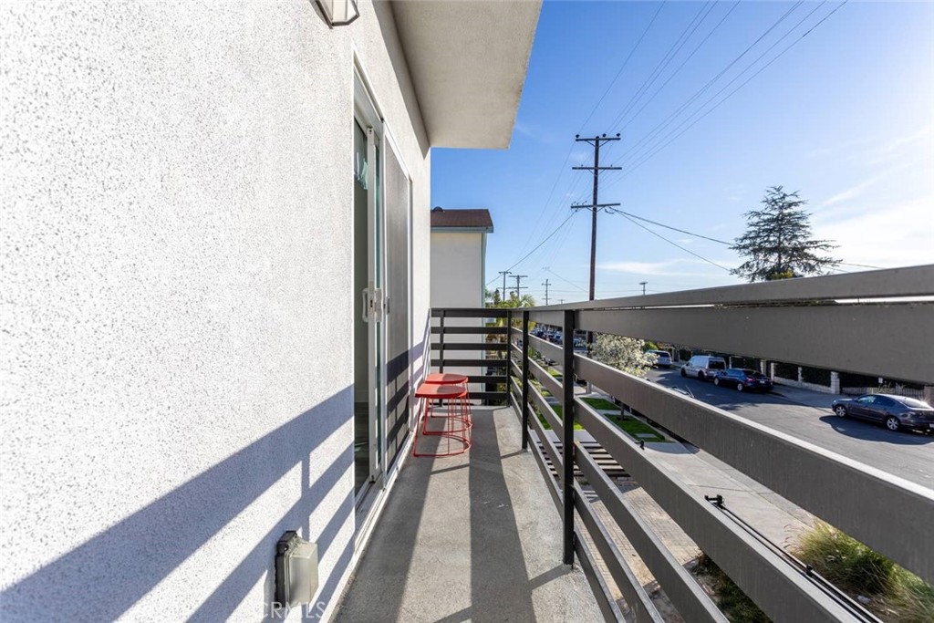 1340 N Kenmore