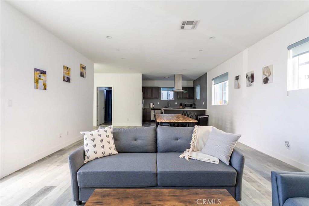 1340 N Kenmore