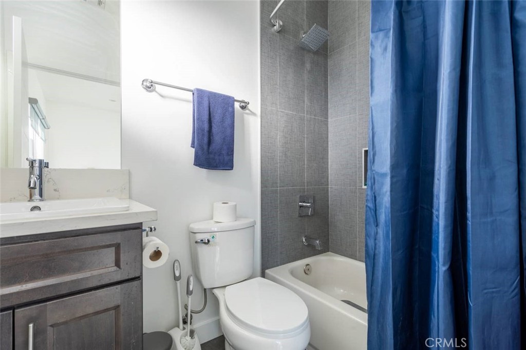 1340 N Kenmore