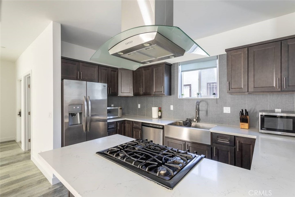 1340 N Kenmore