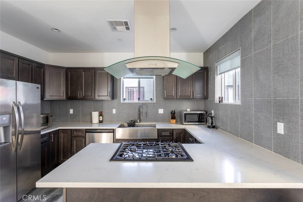 1340 N Kenmore