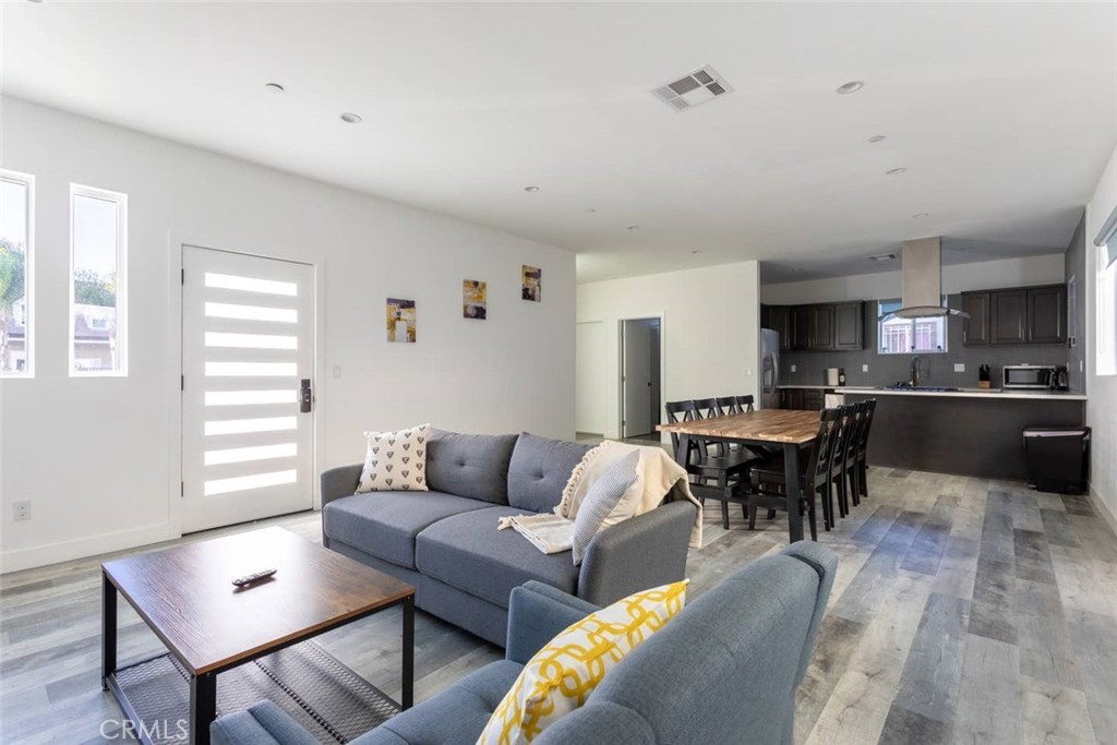 1340 N Kenmore
