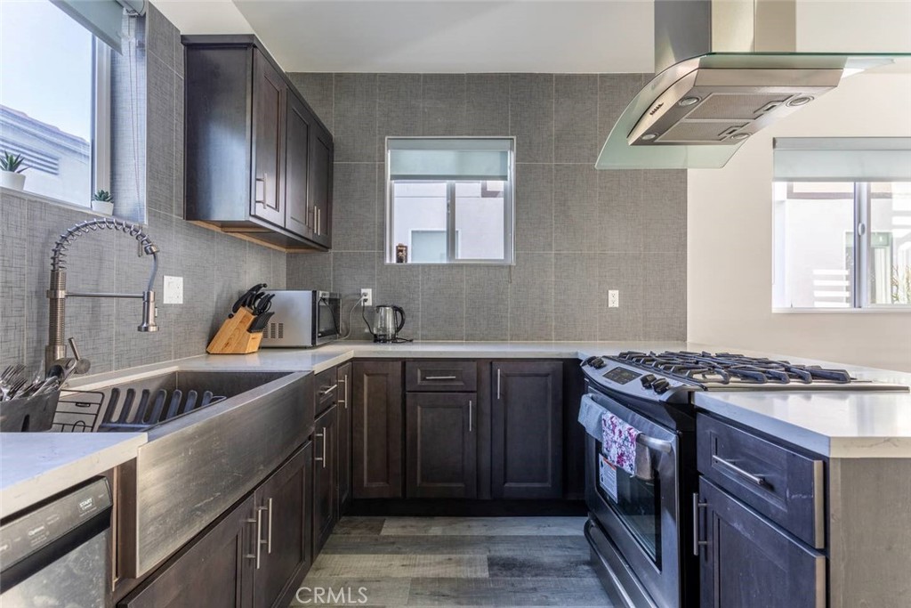 1340 N Kenmore