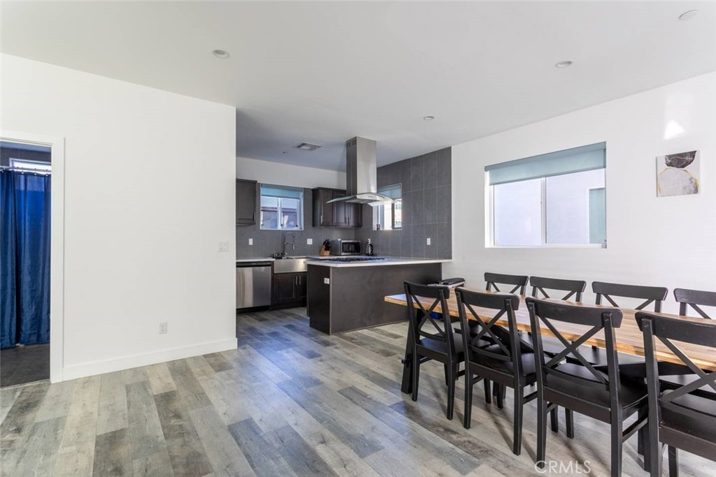 1340 N Kenmore