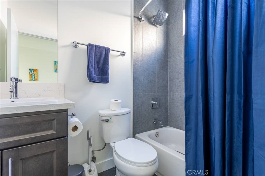 1340 N Kenmore