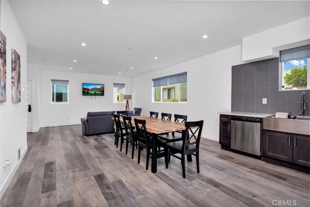 1342 N Kenmore
