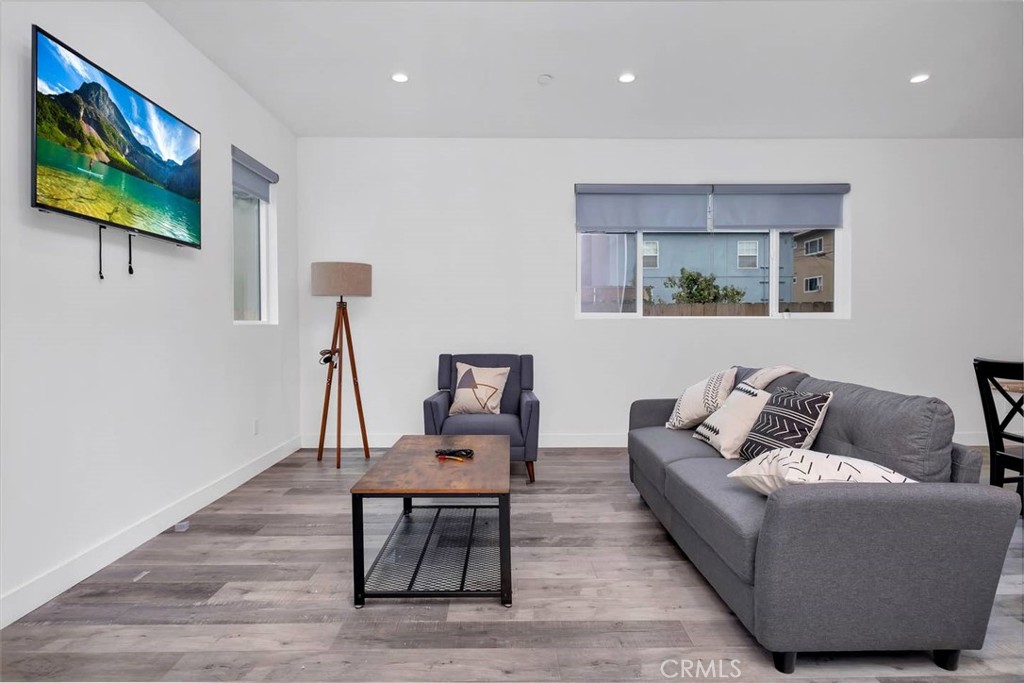 1342 N Kenmore