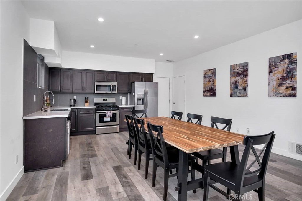 1342 N Kenmore