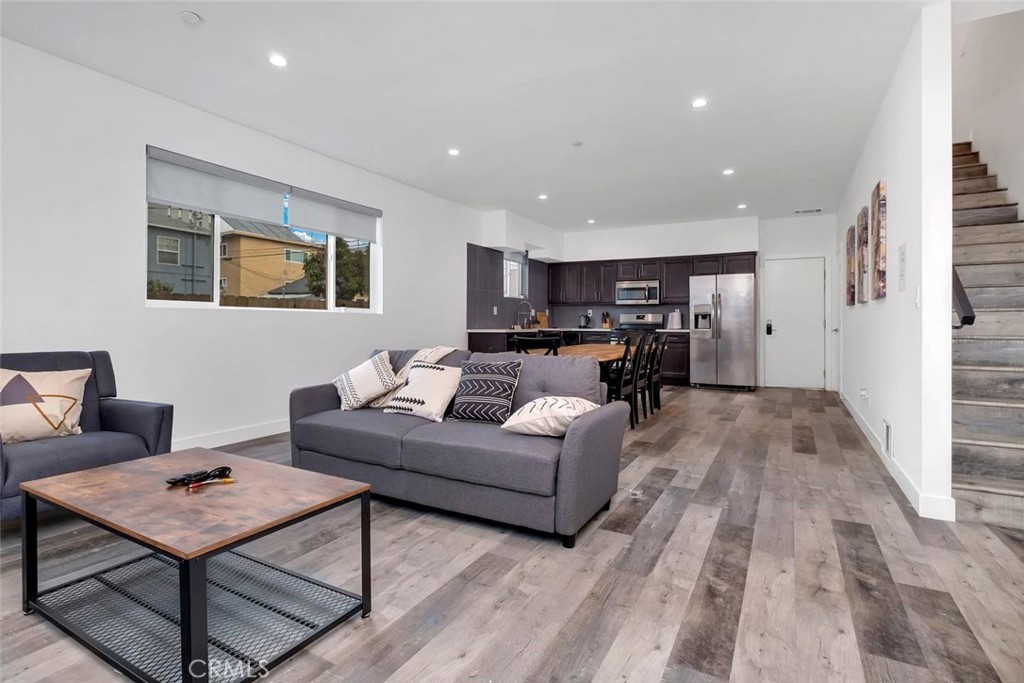 1342 N Kenmore