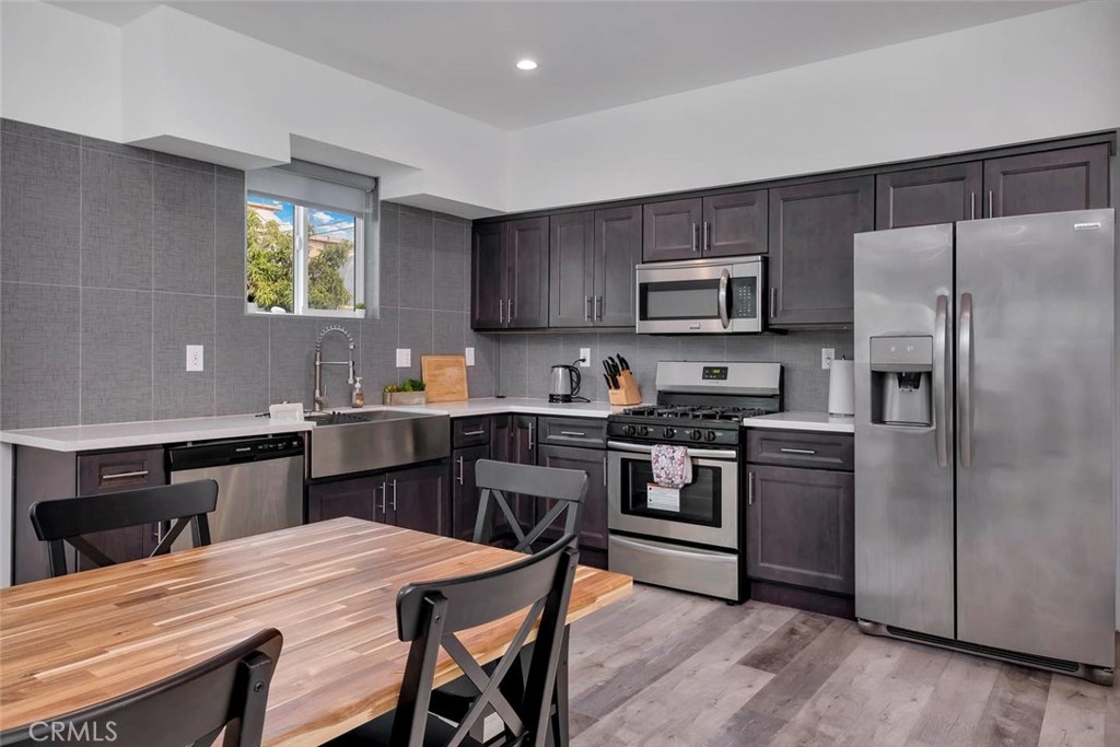 1342 N Kenmore