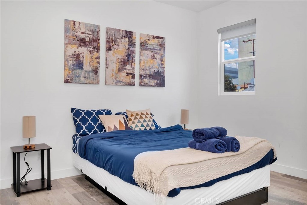 1342 N Kenmore
