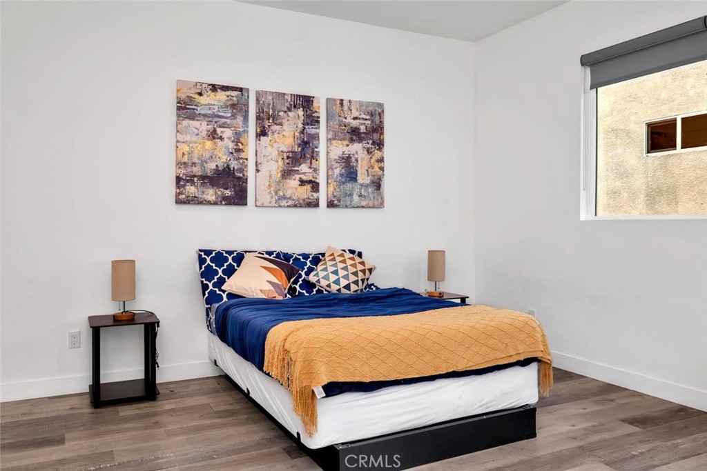 1342 N Kenmore