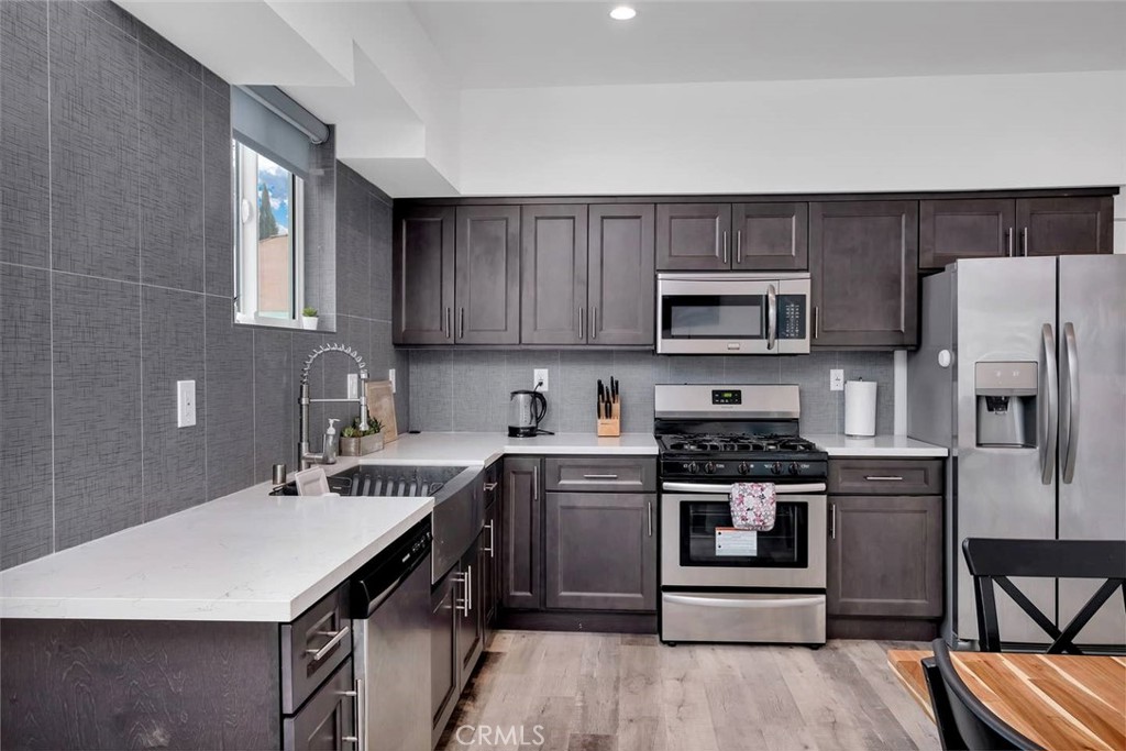 1342 N Kenmore