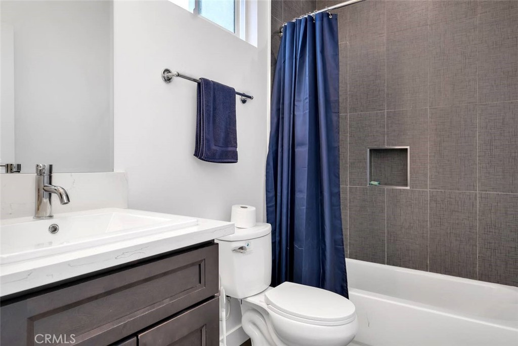 1342 N Kenmore