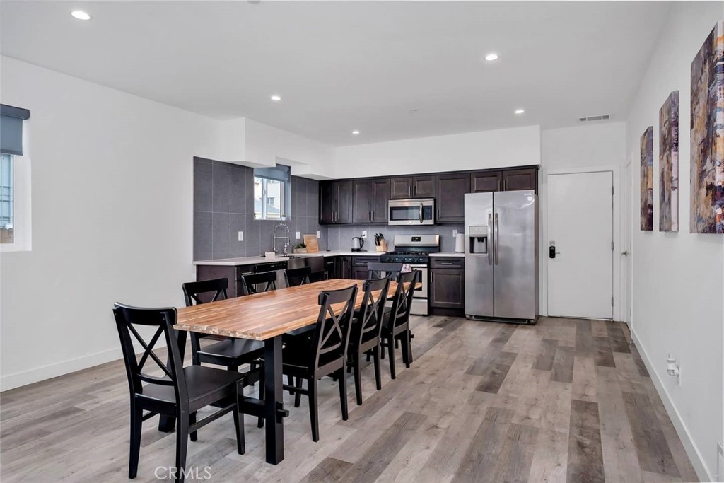 1342 N Kenmore