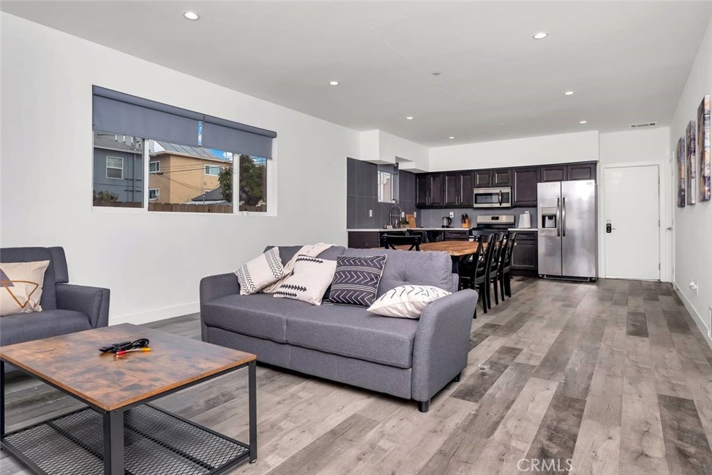 1342 N Kenmore