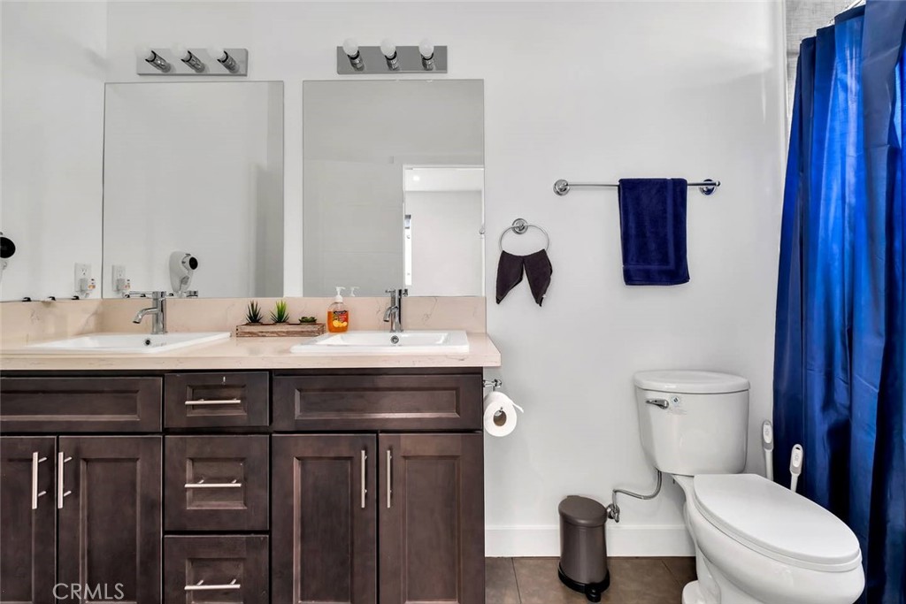 1344 N Kenmore