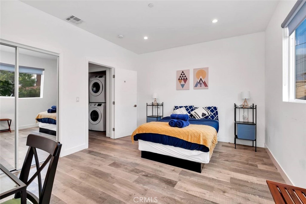 1344 N Kenmore