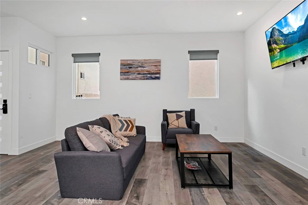 1344 N Kenmore