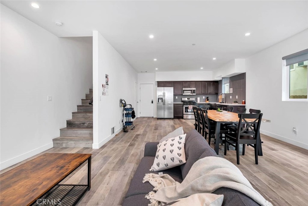 1344 N Kenmore