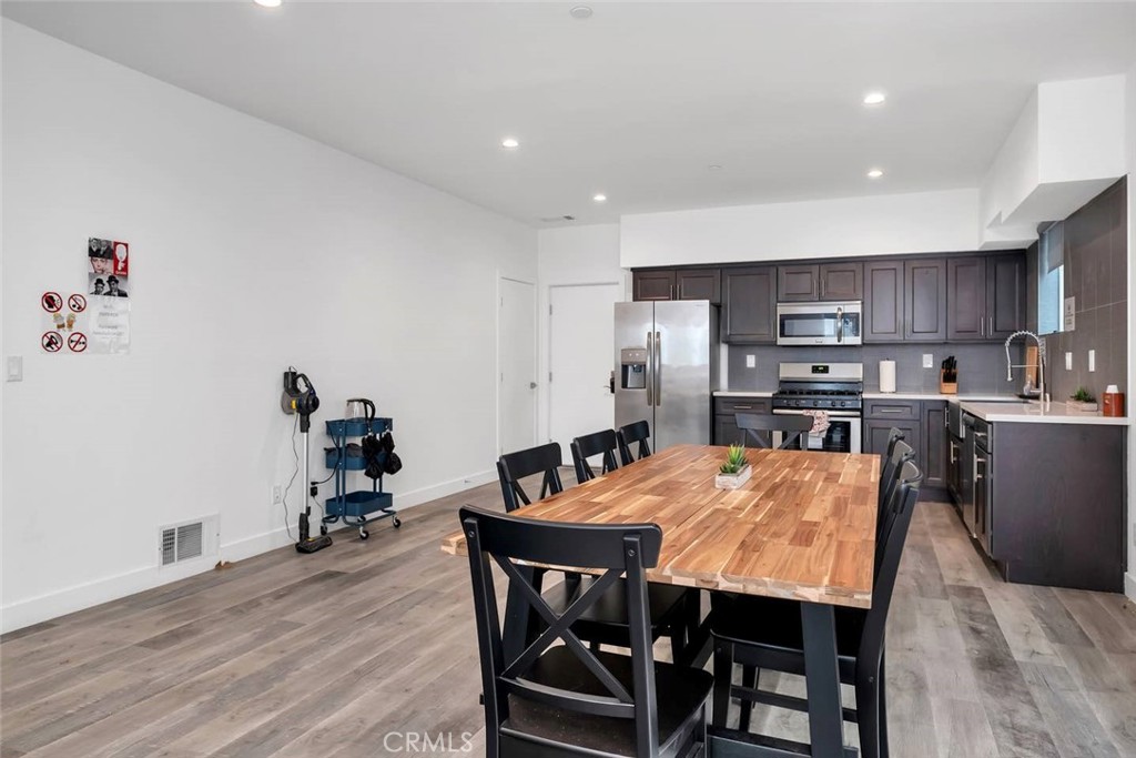 1344 N Kenmore