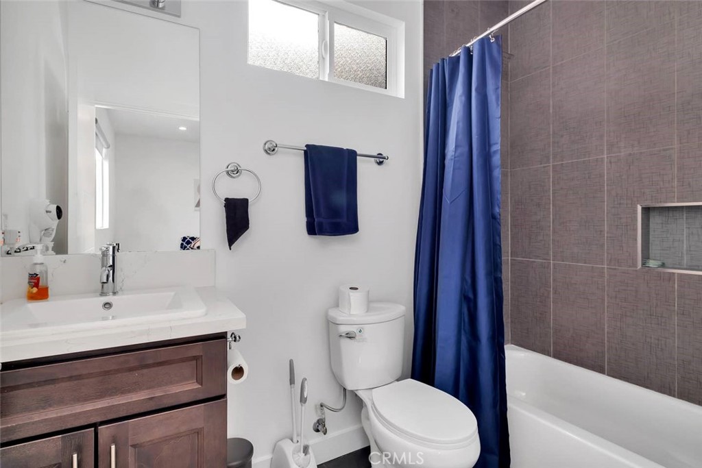 1344 N Kenmore