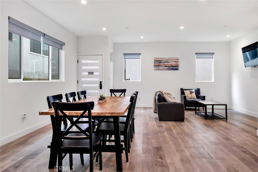 1344 N Kenmore