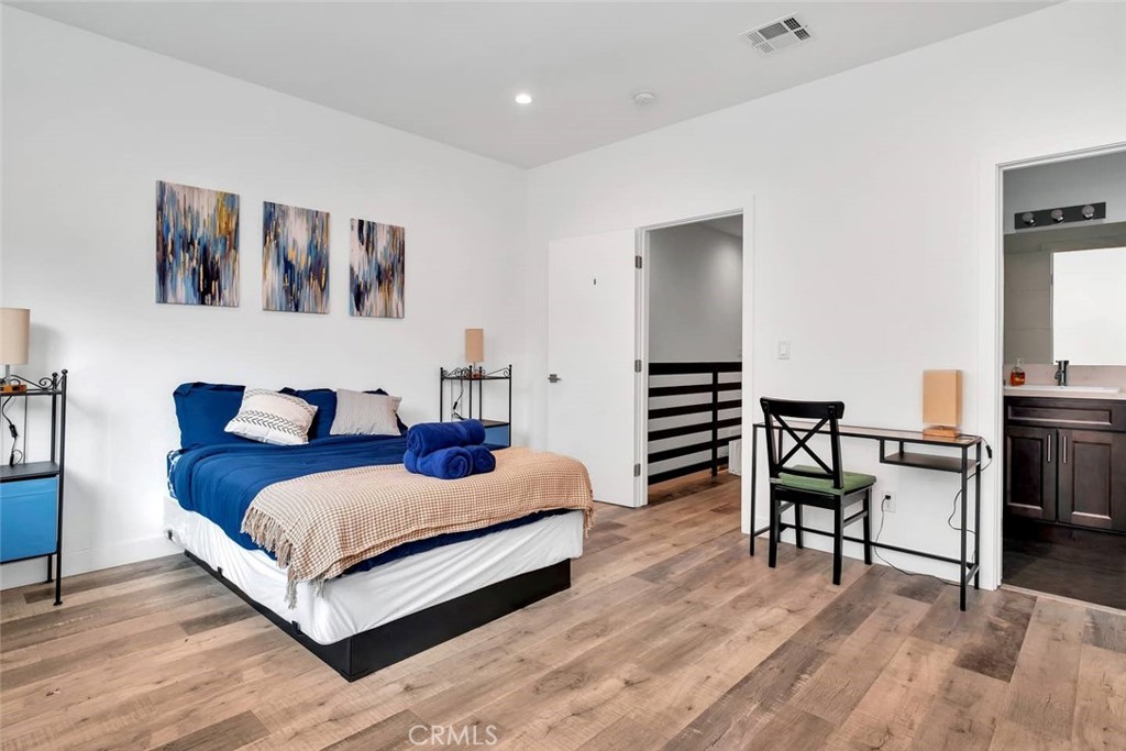 1344 N Kenmore