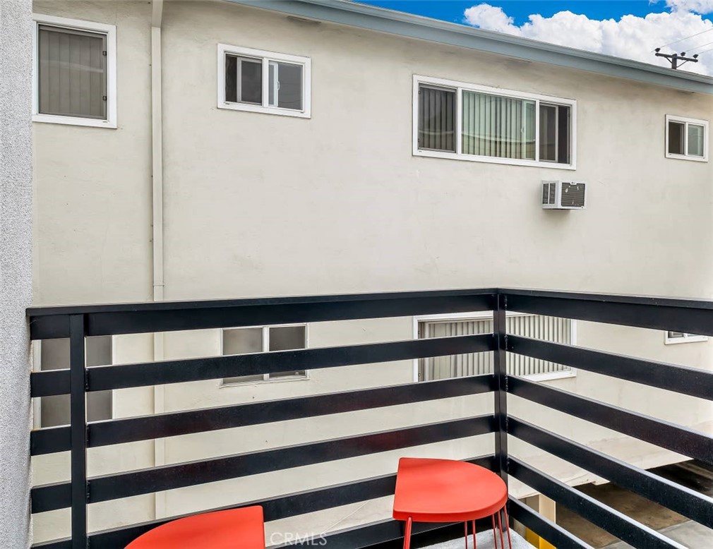 1344 N Kenmore