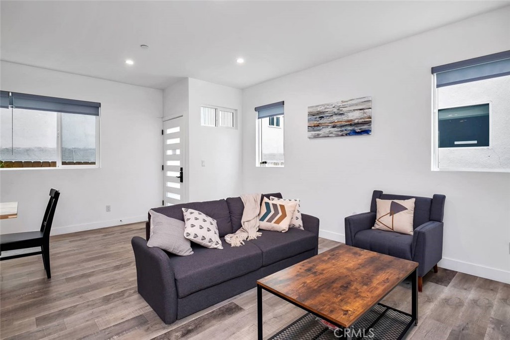 1344 N Kenmore