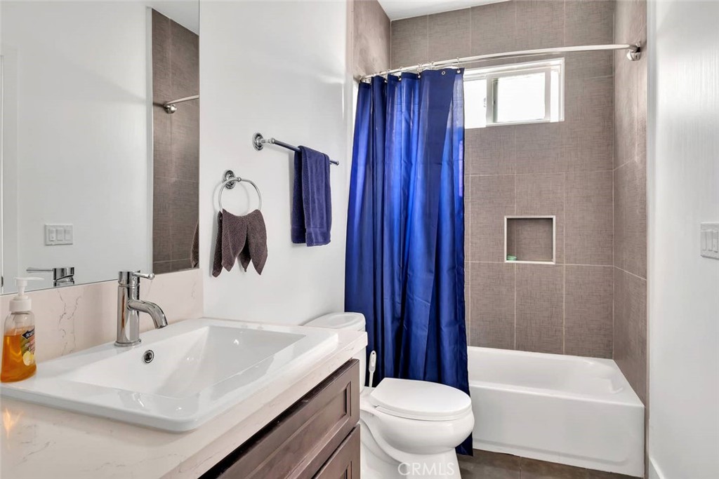 1344 N Kenmore