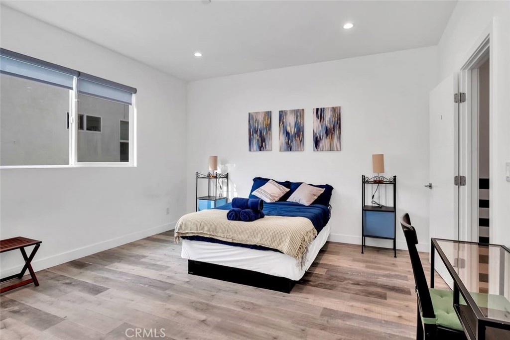 1344 N Kenmore