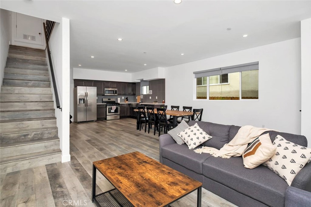 1344 N Kenmore