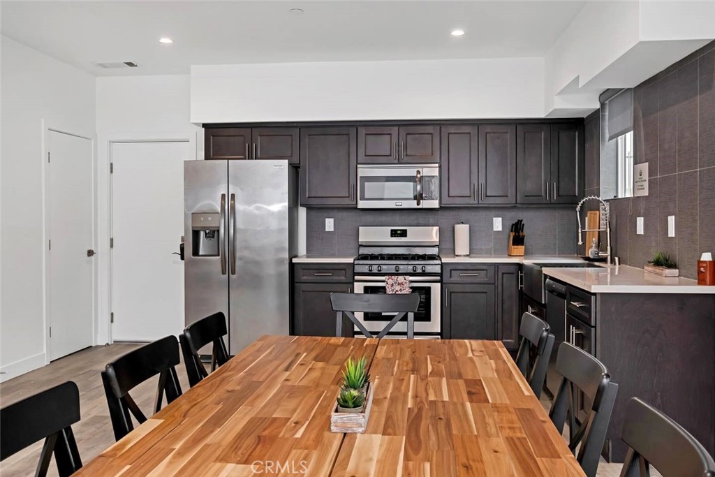1344 N Kenmore