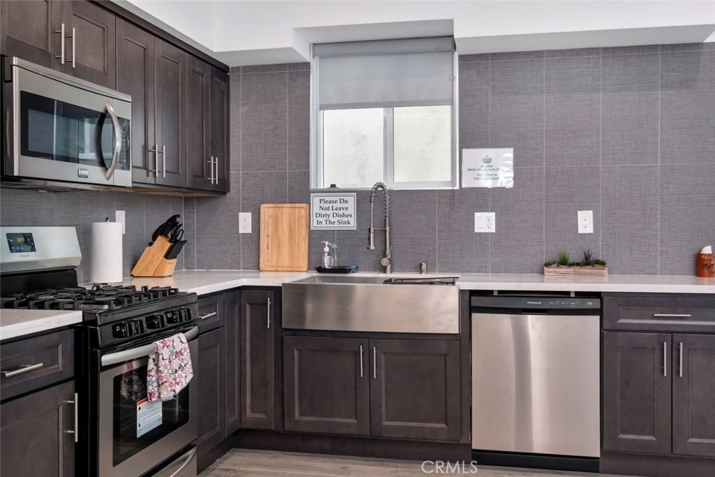 1344 N Kenmore