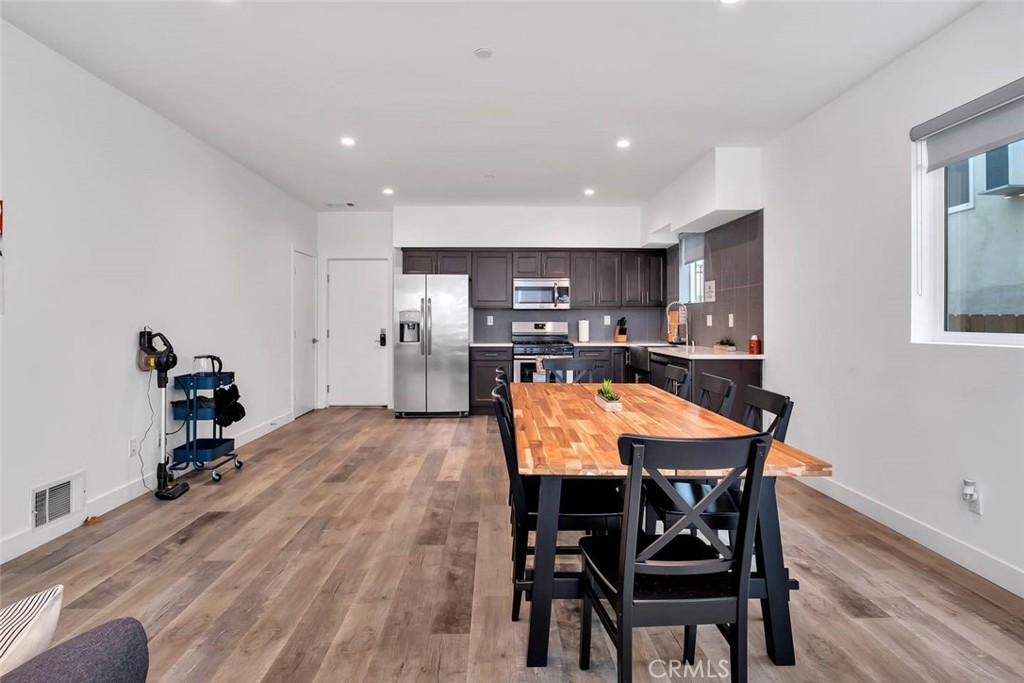 1344 N Kenmore