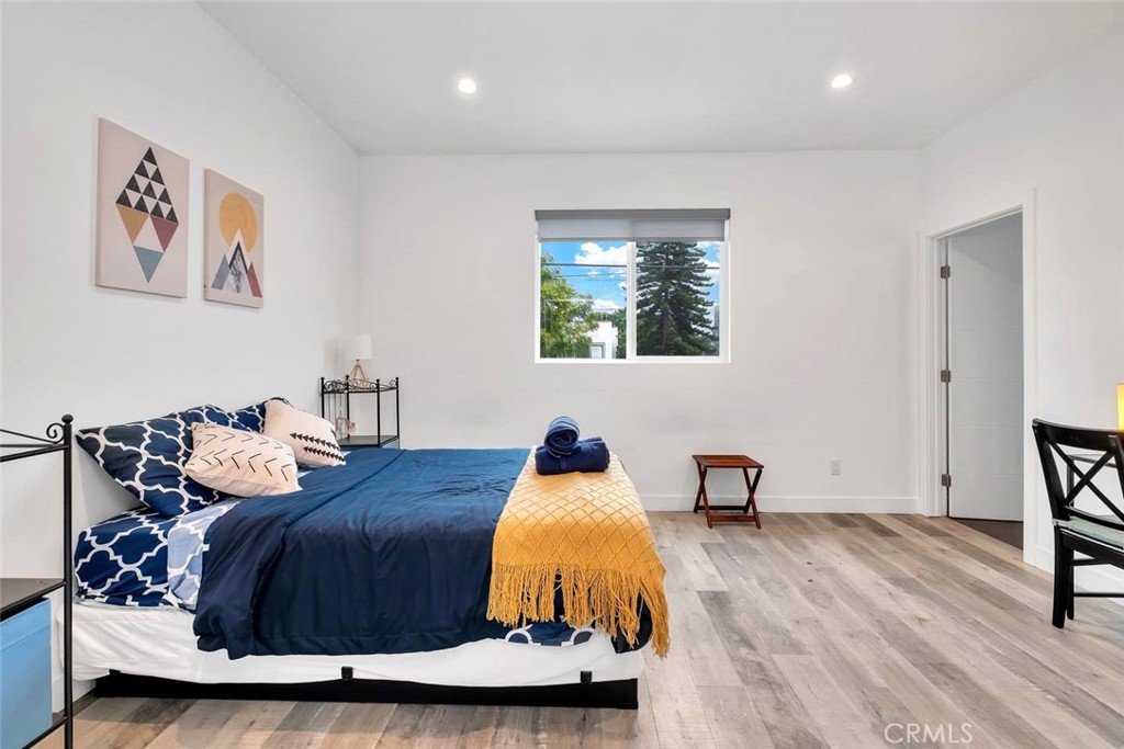 1344 N Kenmore