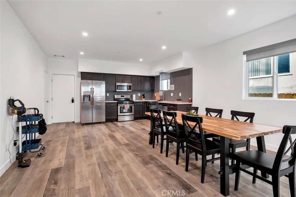 1344 N Kenmore