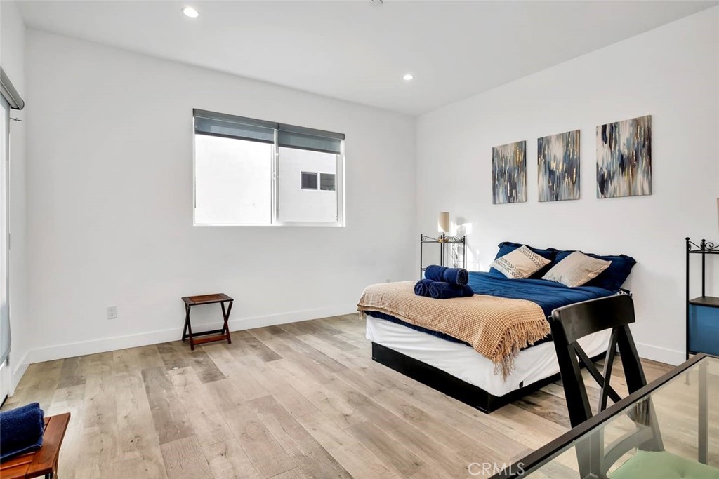 1344 N Kenmore