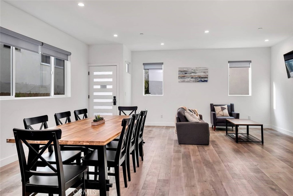 1344 N Kenmore