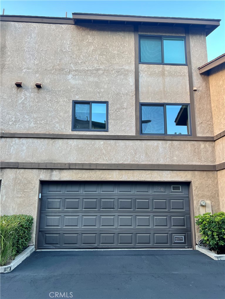 590 Wendy Ln