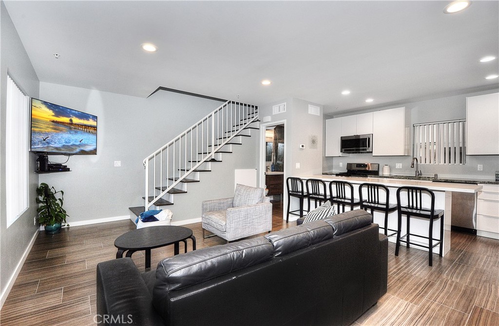 314 N Ola Vista