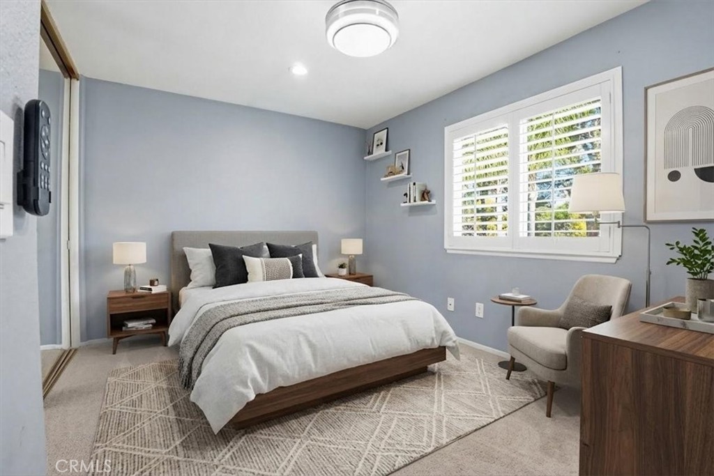 5582 Lakeview