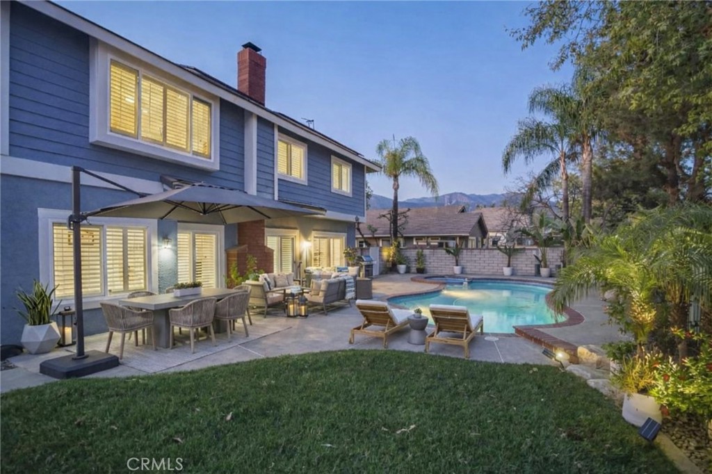 5582 Lakeview
