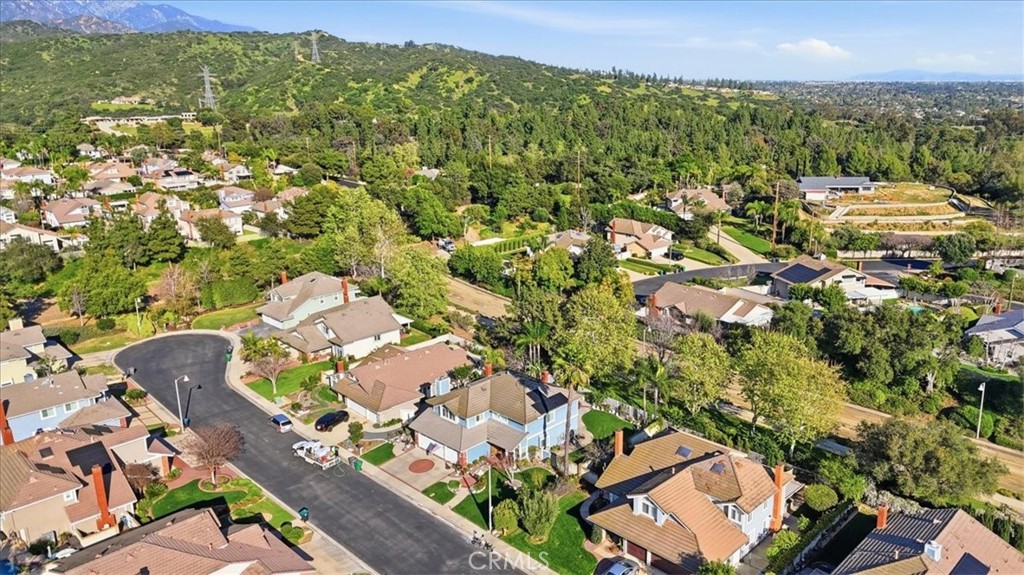 5582 Lakeview